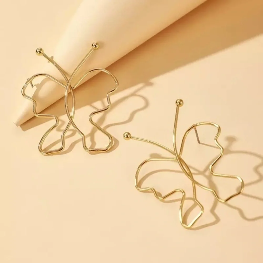 3/$30 💛 Abstract Butterfly Earrings